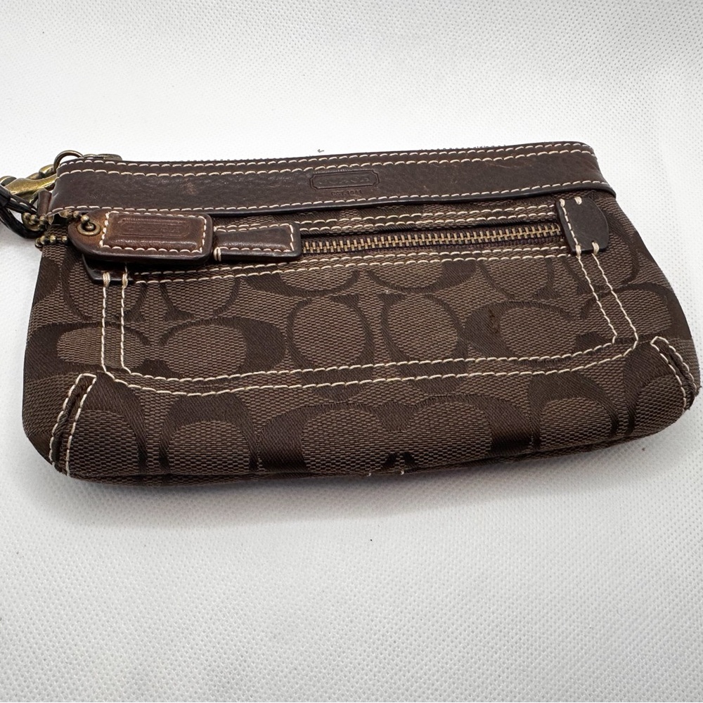 COACH vintage SIGNATURE C CHOCO BROWN LEATHER TRIM WRISTLET - Picture 4 of 10